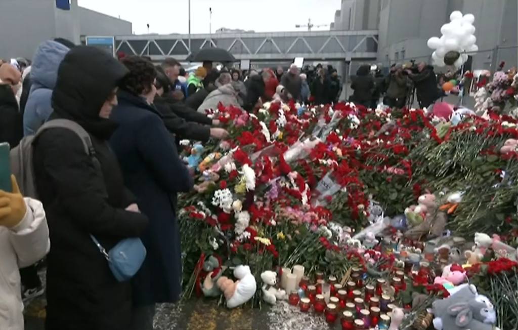 La Russie en deuil : Poutine promet de châtier les auteurs de l’attentat de Moscou 
