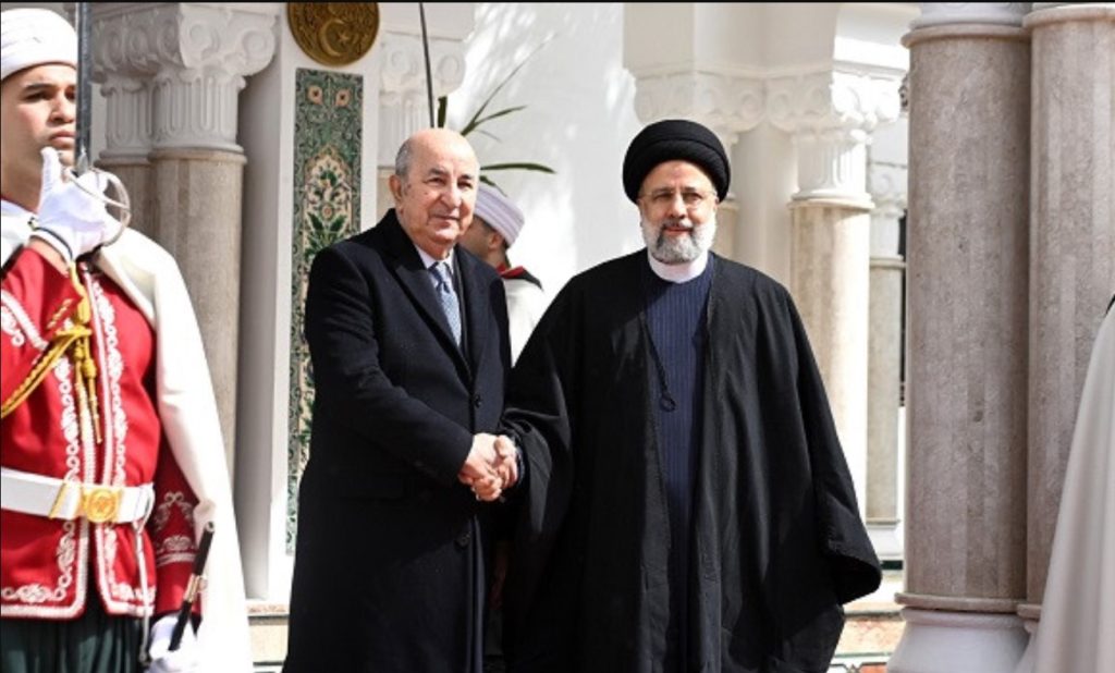 Le président de la République, M. Abdelmadjid Tebboune, et son homologue iranien, M. Ebrahim Raïssi.