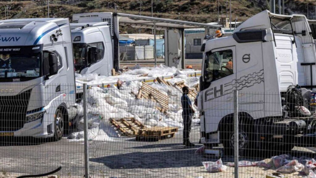 Des pacifistes israéliens protègent un convoi d’aide humanitaire à destination de Gaza