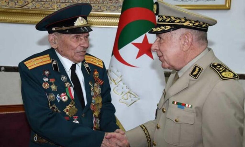 Le général Saïd Chanegriha reçoit le colonel à la retraite de l’ex-URSS Andrei Pavlenko